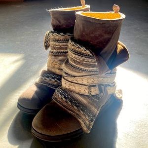 Mukluks Size 9 Boots